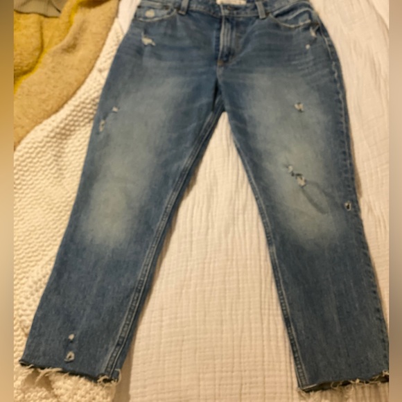 Abercrombie and Fitch High Rise Skinny Jean - Picture 4 of 5